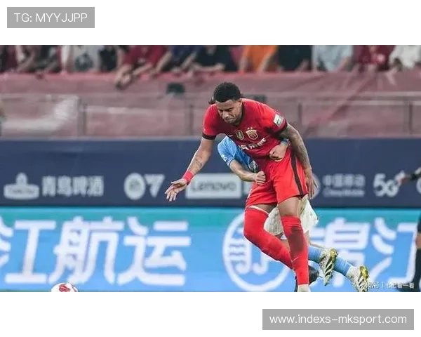 河南队古斯塔沃点球点附近停球，转身抽射被门将挡出